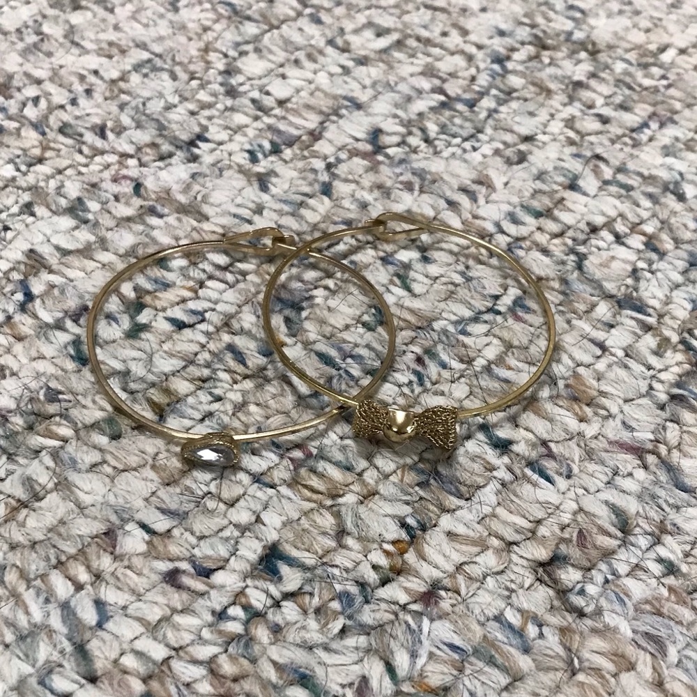 2 bracelets